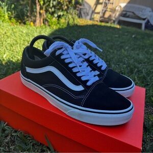 Vans Authentic WIDE - Black/white
(M 9 WIDE / W 10.5 wide)